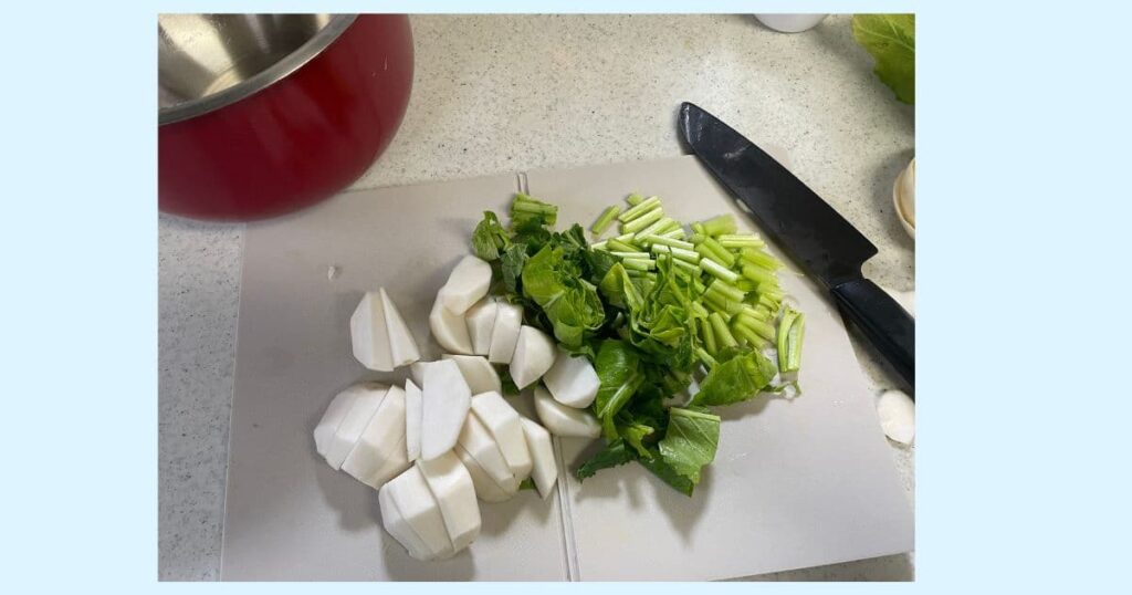 ホットクックで作るカブの炒め煮
材料を切った写真